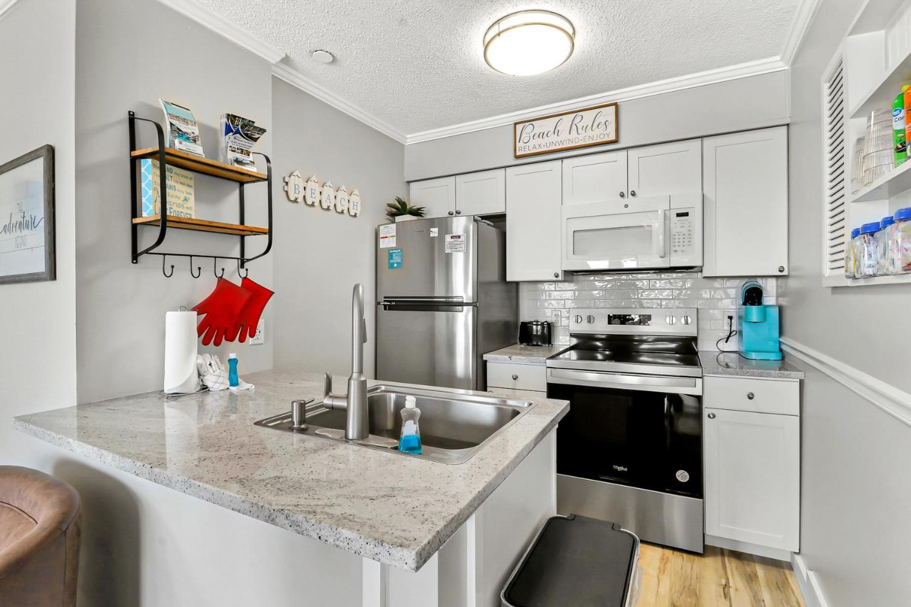 Ocean Dunes Villas #111, Beach Condo In Coligny Beach, 43 S Forest Beach Dr, Hilton Head Sc, Oceanfront Condo, Heated Pool, By Vacation Rental Hhi Hilton Head Island Ngoại thất bức ảnh